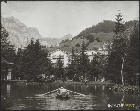 Barque sur un étang (Engelberg)
